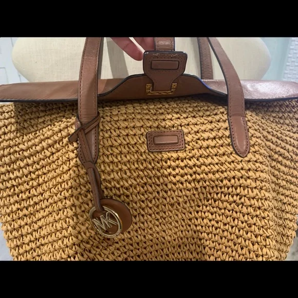 Michael kors Tote Handbag 👜 - Picture 4 of 7